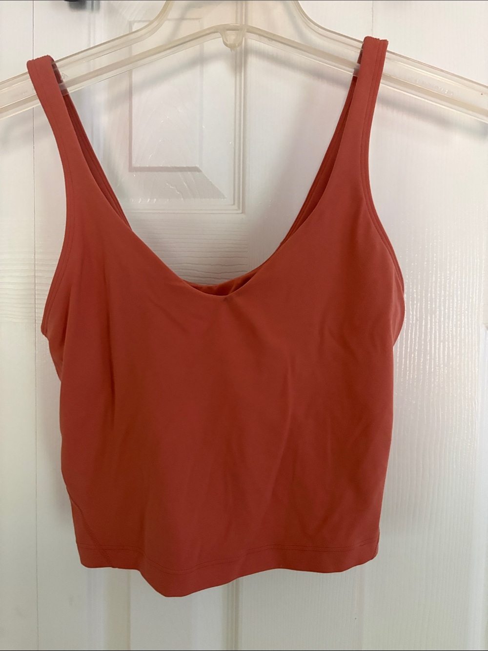 661 LululemonTank Crop Top - Women. The picture with the logo depicts the color